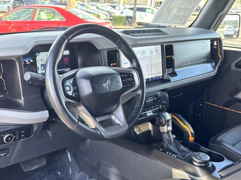 Used 2023 Ford Bronco Badlands image 8