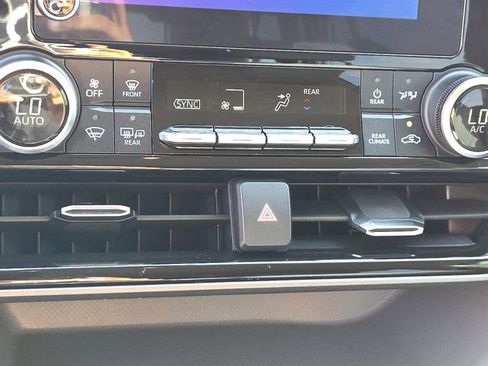 Used 2023 Toyota Highlander L image 21