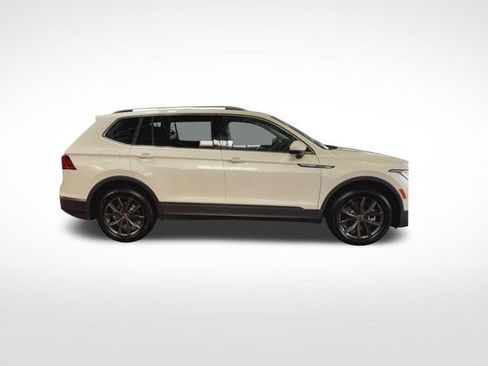 Certified 2023 Volkswagen Tiguan SE w/ Panoramic Sunroof Package FWD image 10