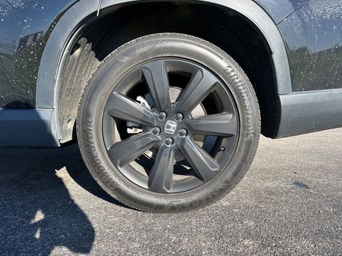 Used 2025 Honda Pilot Black Edition image 9