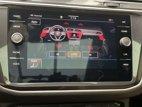 Used 2024 Volkswagen Tiguan SE R-Line image 18