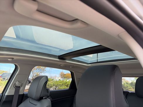 Used 2025 Kia Sportage SX Prestige image 12