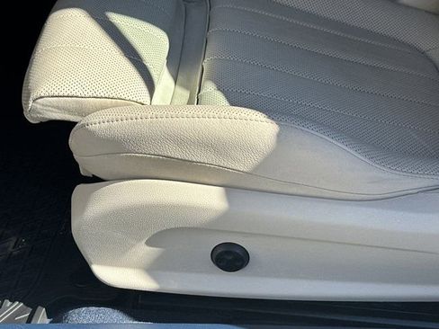 Used 2023 Mercedes-Benz E 450 4MATIC Cabriolet image 11