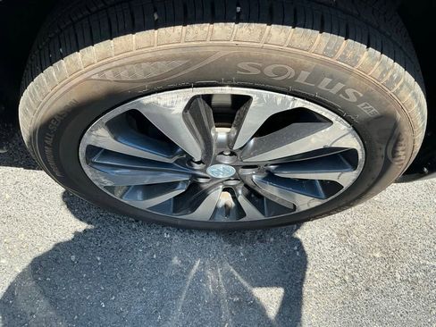 Used 2021 Buick Encore Preferred AWD/4WD image 23