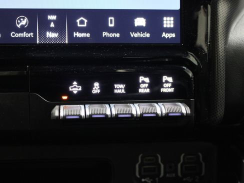 Used 2022 RAM 1500 Limited w/ Body Color Bumper Group AWD/4WD image 17
