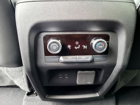 Used 2025 Buick Enclave Sport Touring w/ Power Package AWD/4WD image 13