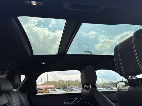 Used 2022 Land Rover Range Rover Velar R-Dynamic S image 14