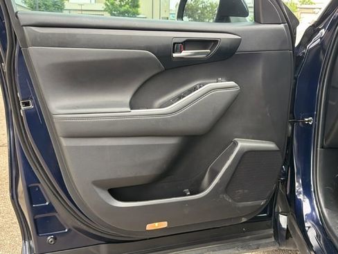 Used 2023 Toyota Highlander XLE FWD image 13