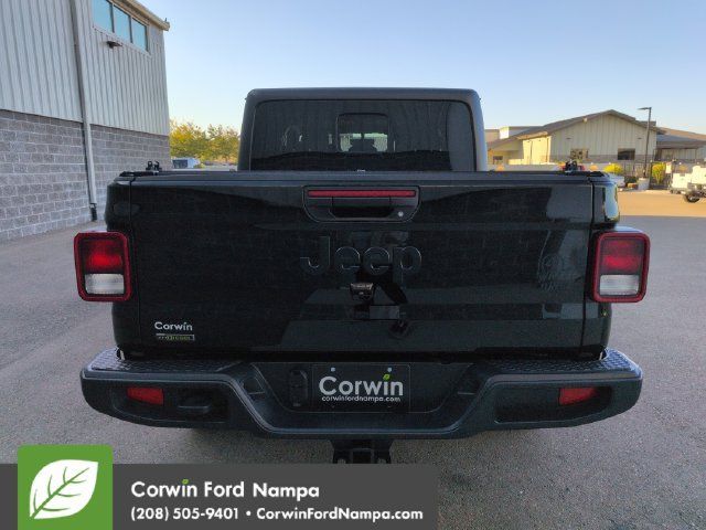 Used 2023 Jeep Gladiator Sport AWD/4WD image 4