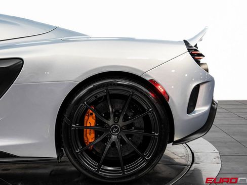 Used 2016 McLaren 675LT Spider image 23