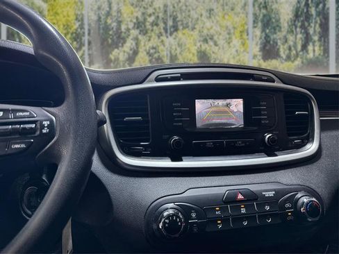 Used 2017 Kia Sorento AWD image 22