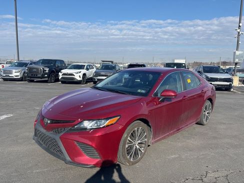 Used 2018 Toyota Camry SE image 7