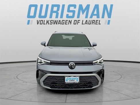 Certified 2025 Volkswagen Taos SE w/ Panoramic Sunroof Package image 8