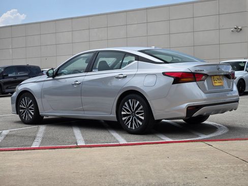 Used 2024 Nissan Altima 2.5 SV FWD image 5