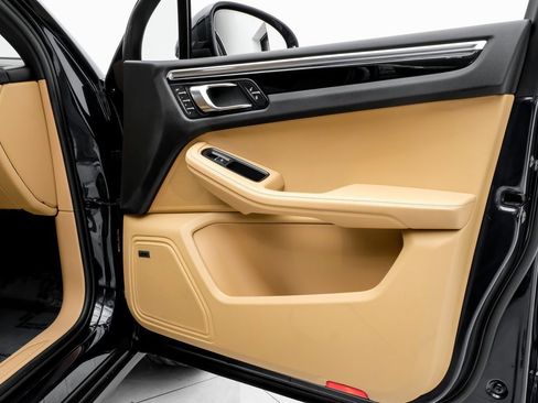 Used 2018 Porsche Macan image 42