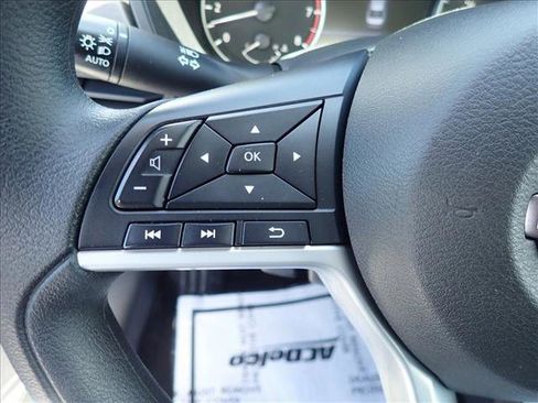 Used 2025 Nissan Altima 2.5 SV FWD image 13