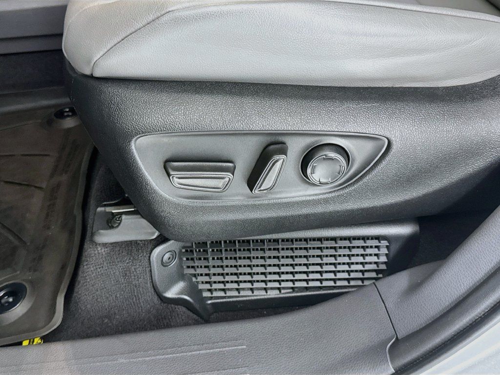 Used 2022 Toyota Sienna XLE FWD image 22