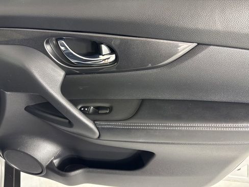 Used 2017 Nissan Rogue S AWD/4WD image 17