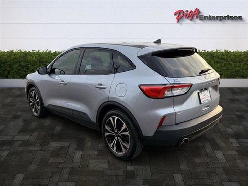 Used 2022 Ford Escape SE w/ SE Sport Appearance Package image 2