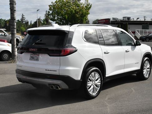 Used 2024 GMC Acadia Elevation image 8
