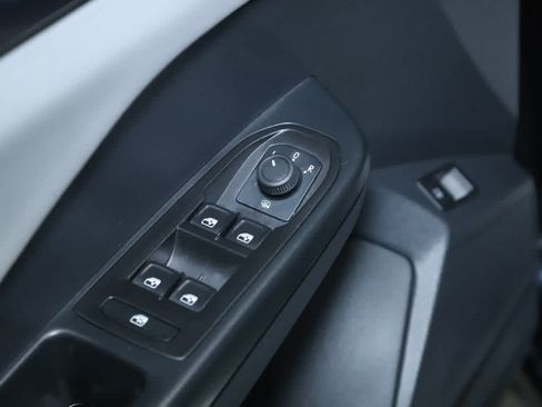Used 2023 Volkswagen Taos SE FWD image 17
