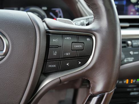 Used 2019 Lexus ES 300h w/ Accessory Package 2 image 28