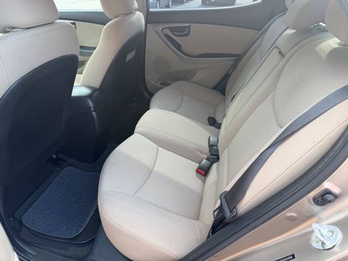 Used 2014 Hyundai Elantra SE FWD image 12