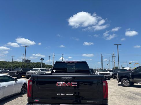 Used 2024 GMC Sierra 2500 Denali w/ Denali Reserve Package AWD/4WD image 6