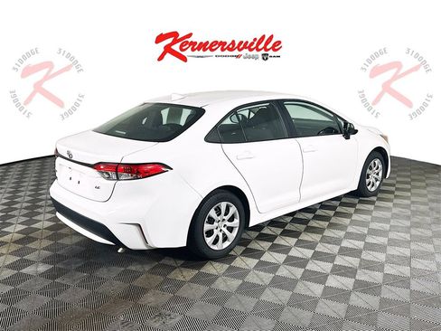 Used 2021 Toyota Corolla LE image 7