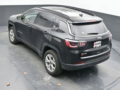 Used 2025 Jeep Compass Latitude image 18