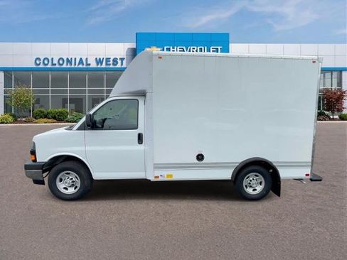 Used 2025 Chevrolet Express 3500 w/ Power Convenience Package RWD image 3