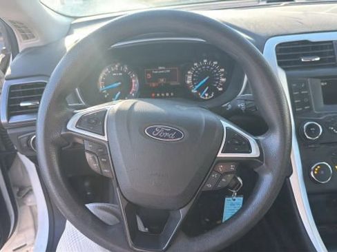 Used 2015 Ford Fusion SE image 12