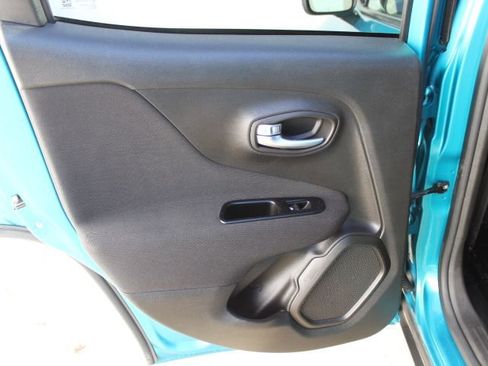 Used 2021 Jeep Renegade Latitude image 30