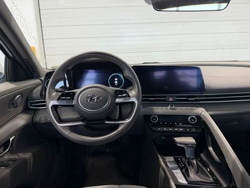 Used 2023 Hyundai Elantra SEL w/ Convenience Package FWD image 25