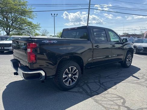 Used 2022 Chevrolet Silverado 1500 LT AWD/4WD image 5