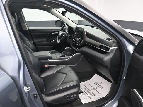 Used 2023 Toyota Highlander XLE FWD image 12