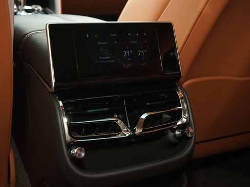 Used 2022 Bentley Flying Spur Plug-In Hybrid AWD/4WD image 22
