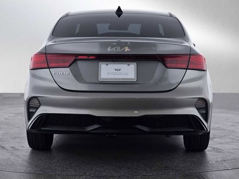 Used 2022 Kia Forte LXS FWD image 4