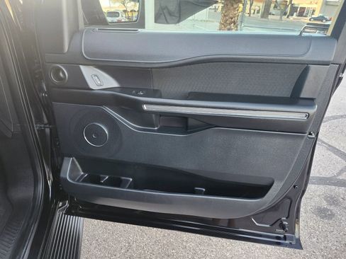 Used 2019 Ford Expedition Max XLT image 19