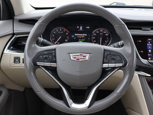 Used 2022 Cadillac XT6 Premium Luxury image 16