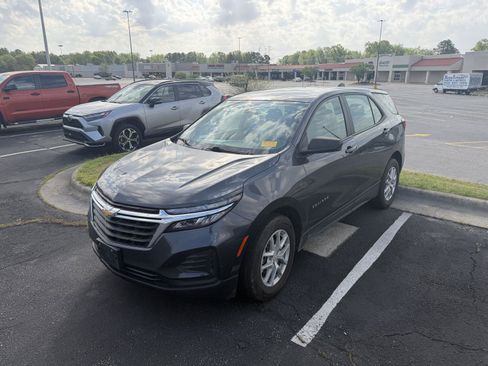 Used 2022 Chevrolet Equinox LS w/ Driver Confidence II Package image 16