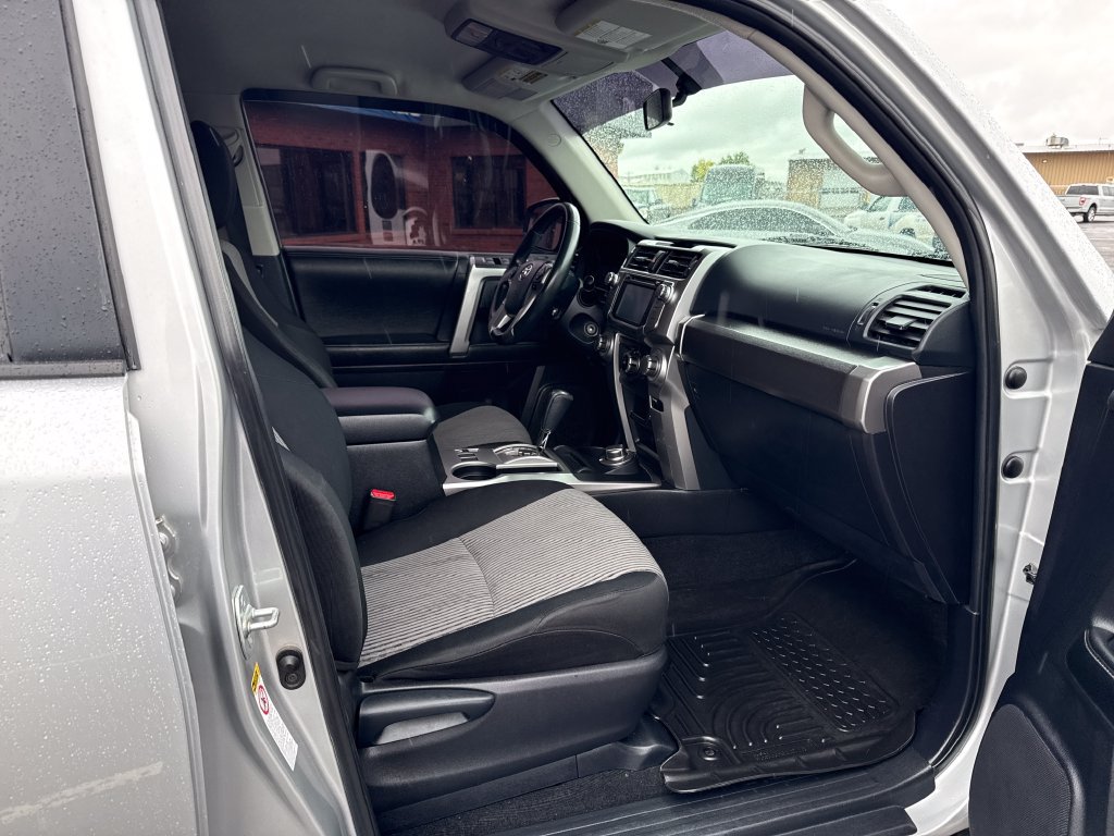 Used 2014 Toyota 4Runner SR5 AWD/4WD image 33