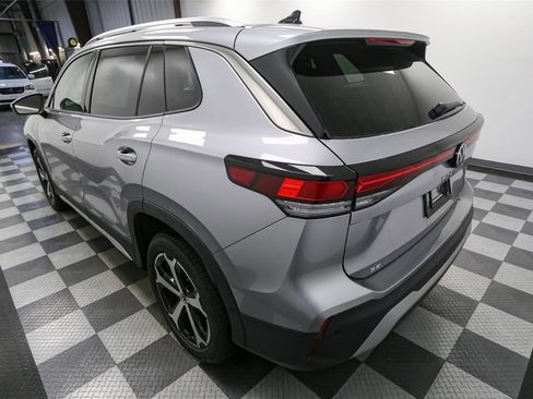 New 2026 Volkswagen Tiguan SE image 9