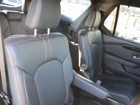 Certified 2025 Honda Pilot TrailSport image 12