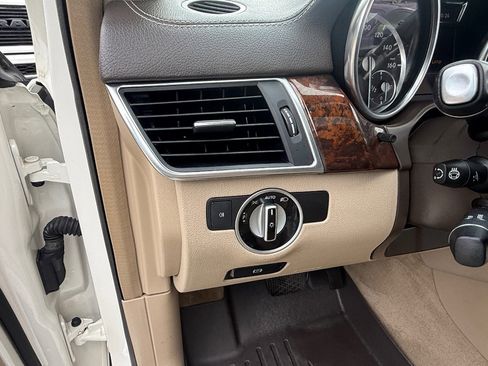 Used 2014 Mercedes-Benz GL 550 4MATIC image 30