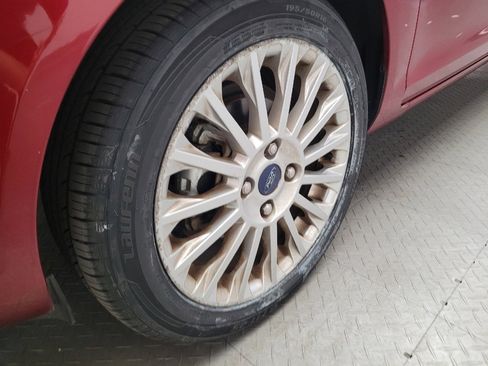 Used 2015 Ford Fiesta Titanium FWD image 31