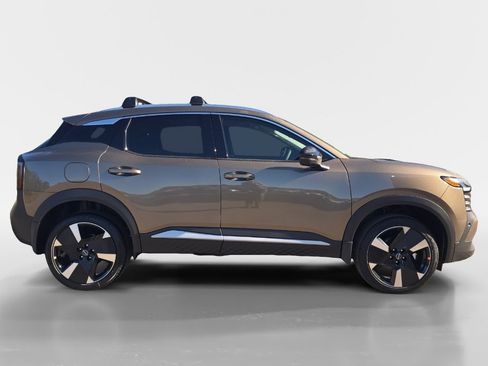New 2026 Nissan Kicks SR FWD image 6