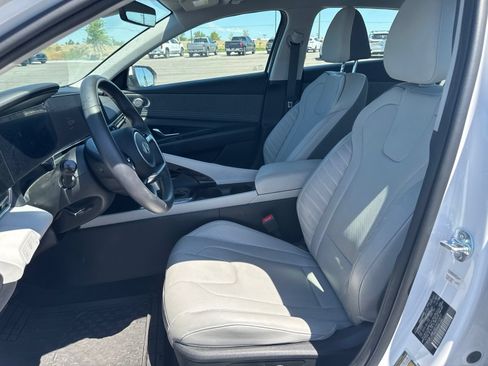 Used 2025 Hyundai Elantra Limited FWD image 8