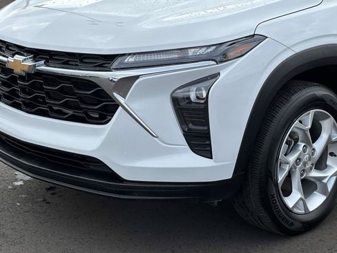 Certified 2024 Chevrolet Trax LS w/ LS Convenience Package FWD image 7