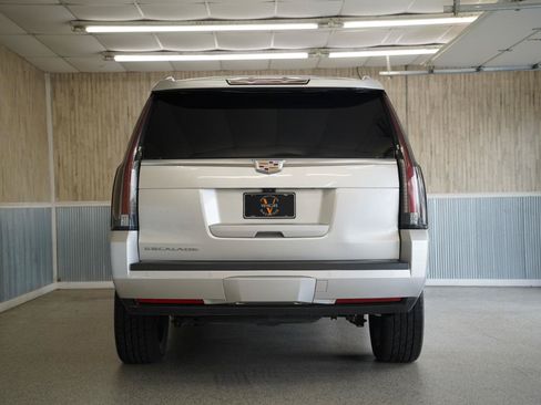 Used 2019 Cadillac Escalade Luxury AWD/4WD image 8